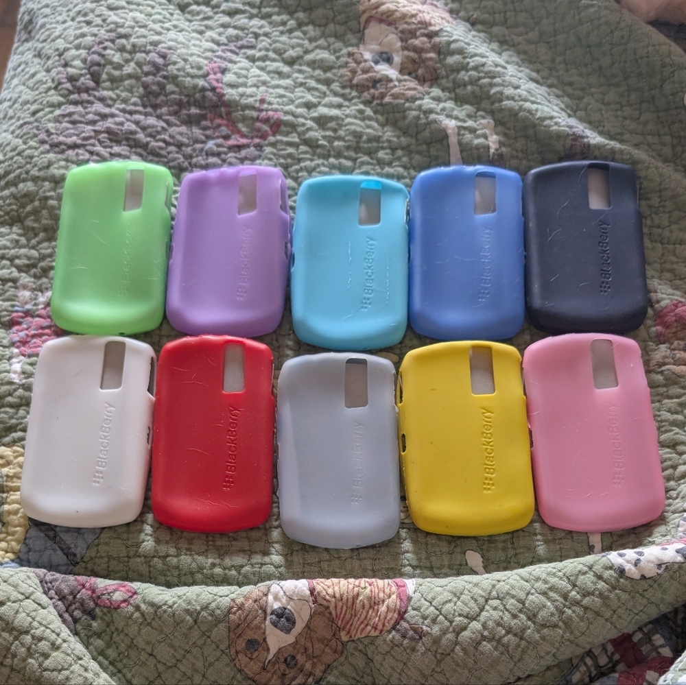 Set Of Silicone Blackberry Cases - Picture 4 of 4